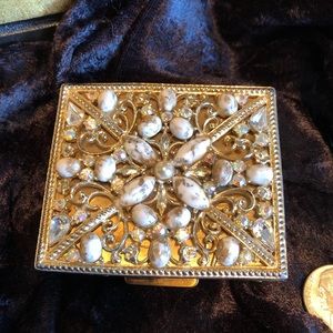 🚩FInal Vtg Saks Compact w/ puff and screen, bling